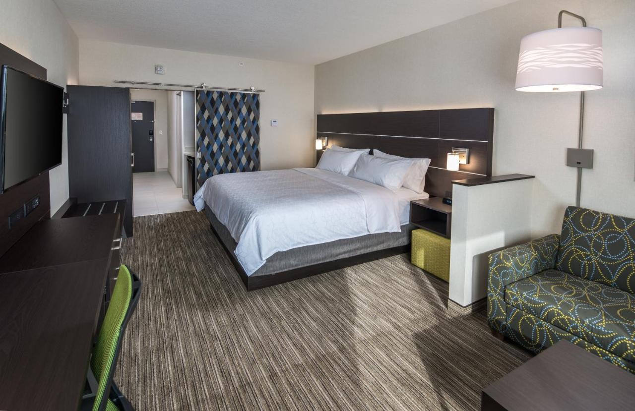 Holiday Inn Express & Suites - Brandon By Ihg Exterior foto