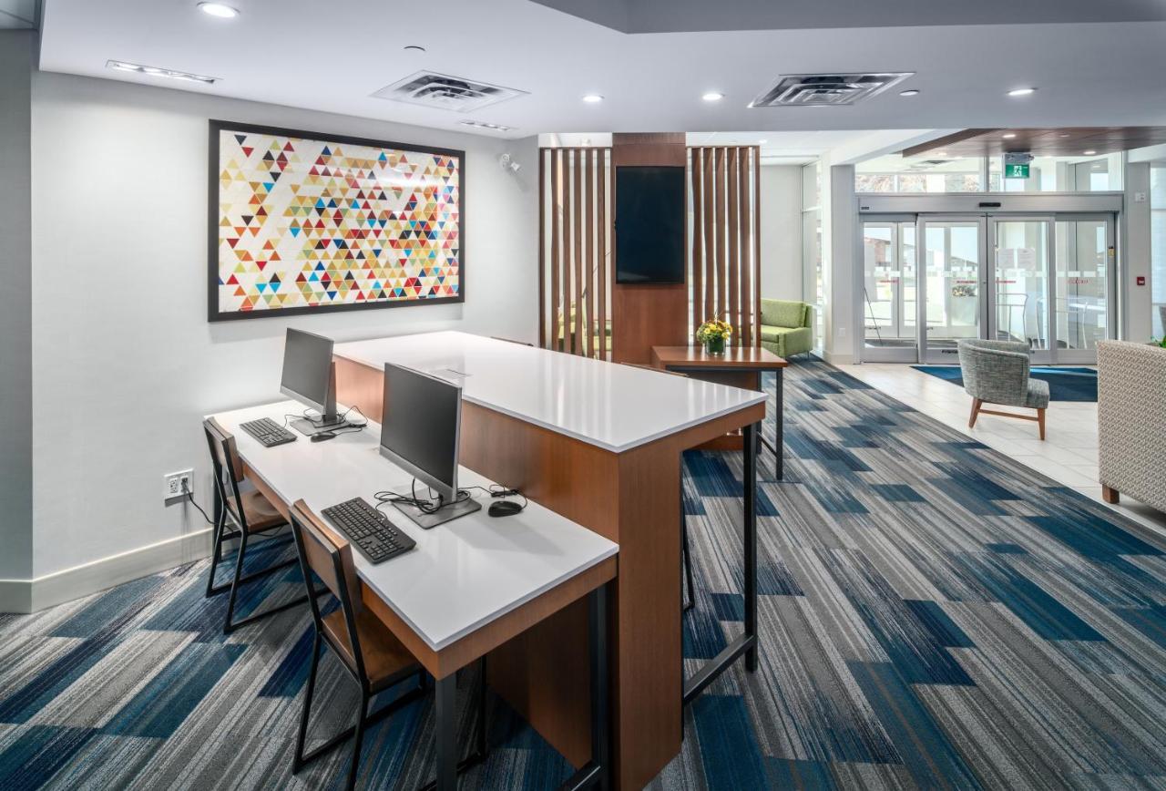 Holiday Inn Express & Suites - Brandon By Ihg Exterior foto